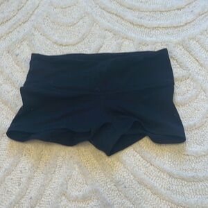 lululemon biker shorts size 4 (2” inch)